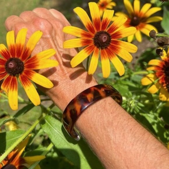 LUCITE Tortoise Shell Silver Accent Cuff BRACELET - Picture 2 of 8